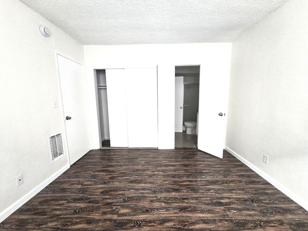 15025 Vanowen Street - Photo 5 of 17