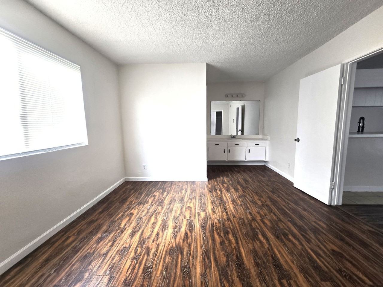 15025 Vanowen Street - Photo 7 of 17