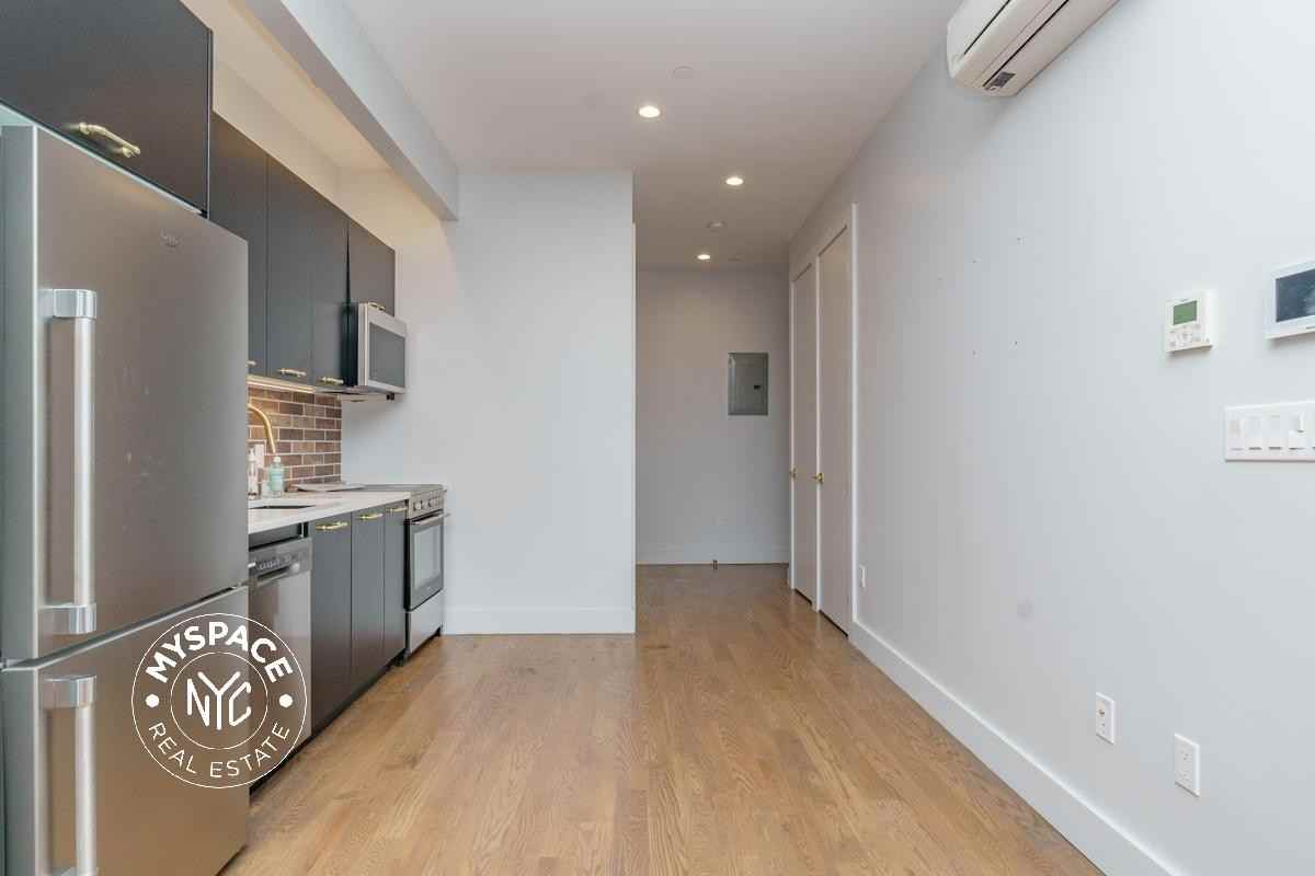 101 Varet St #4A - Photo 4 of 9