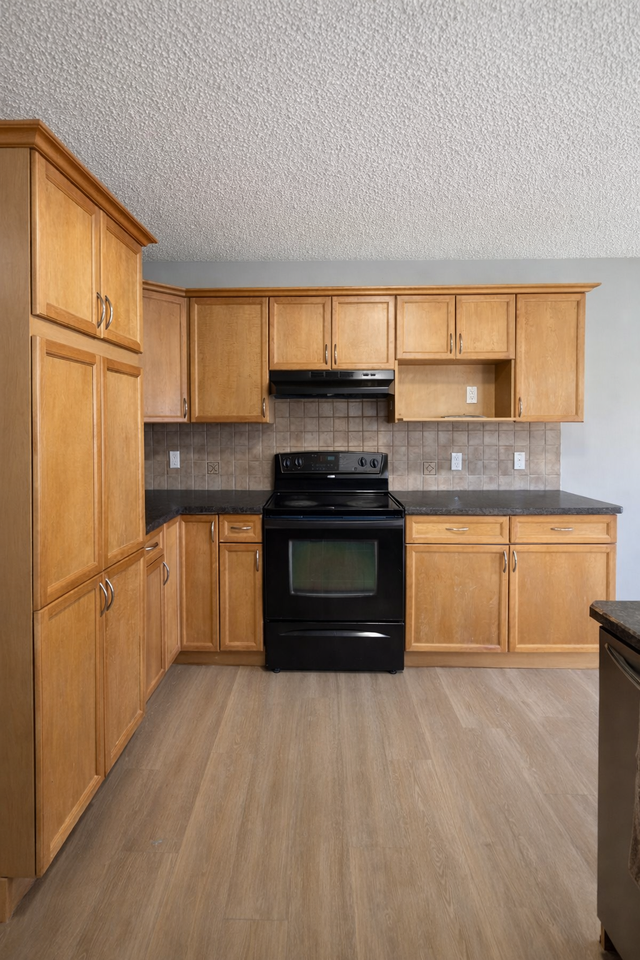 123 Champlain Pl - Photo 5 of 40