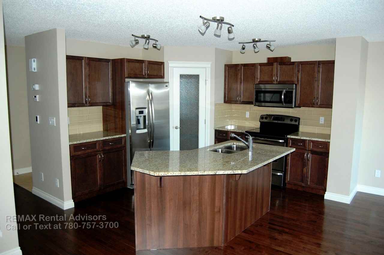 17606 10 Ave Sw - Photo 2 of 16