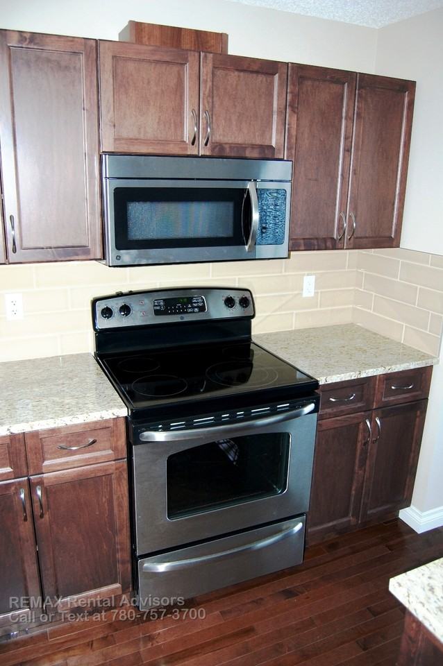 17606 10 Ave Sw - Photo 3 of 16