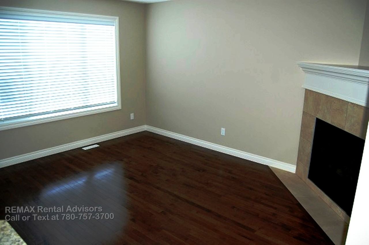 17606 10 Ave Sw - Photo 5 of 16