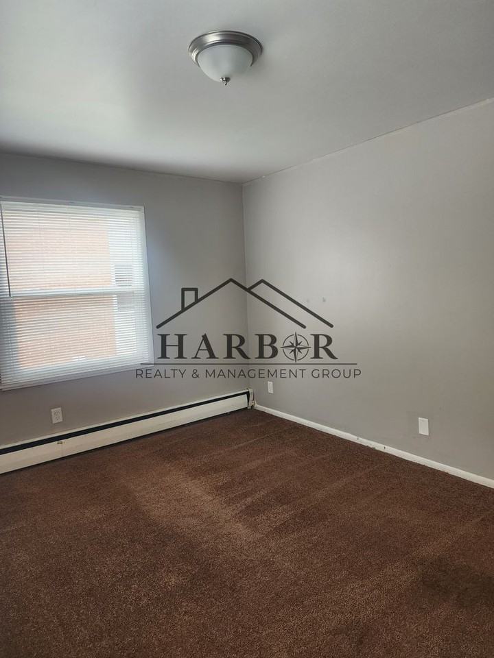 202 11th Ave Nw - Photo 5 of 10