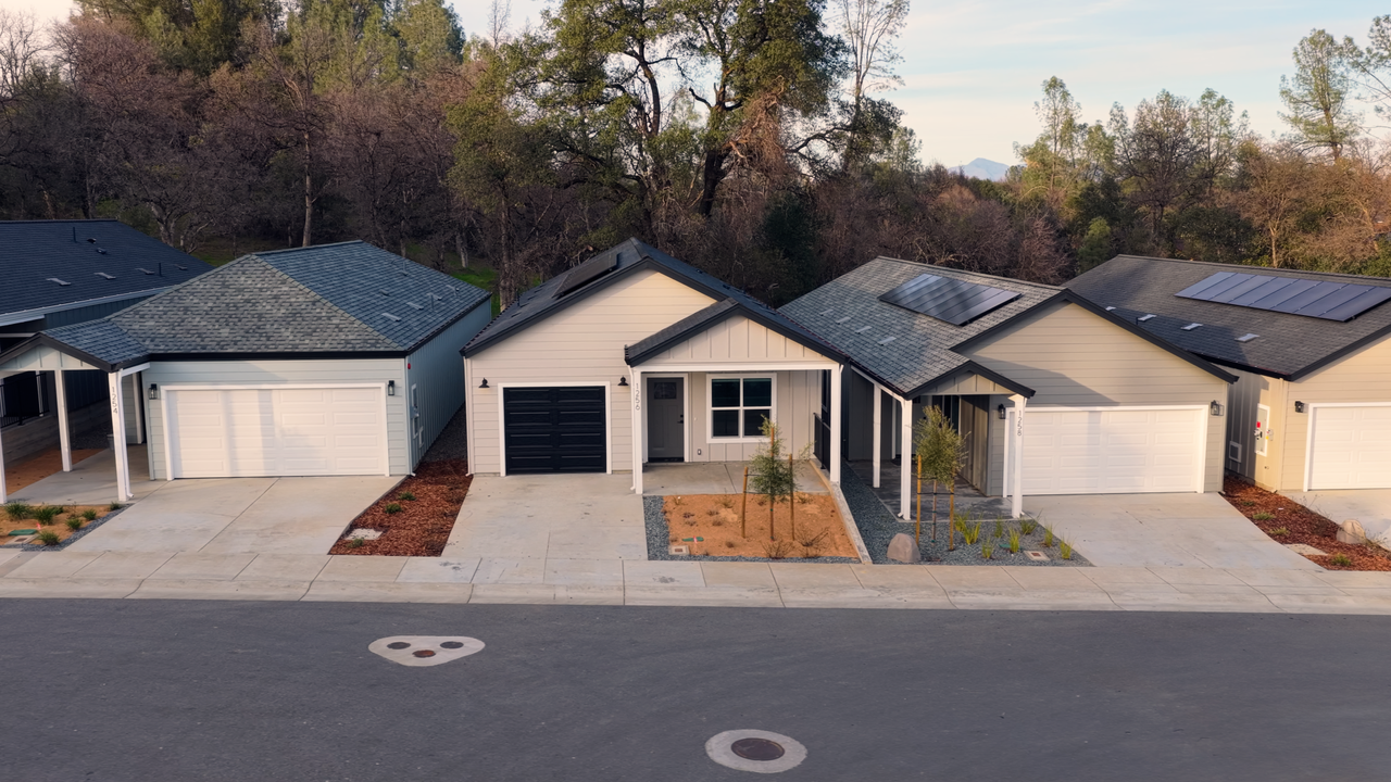 Alturas Oak Villas - Photo 2 of 50