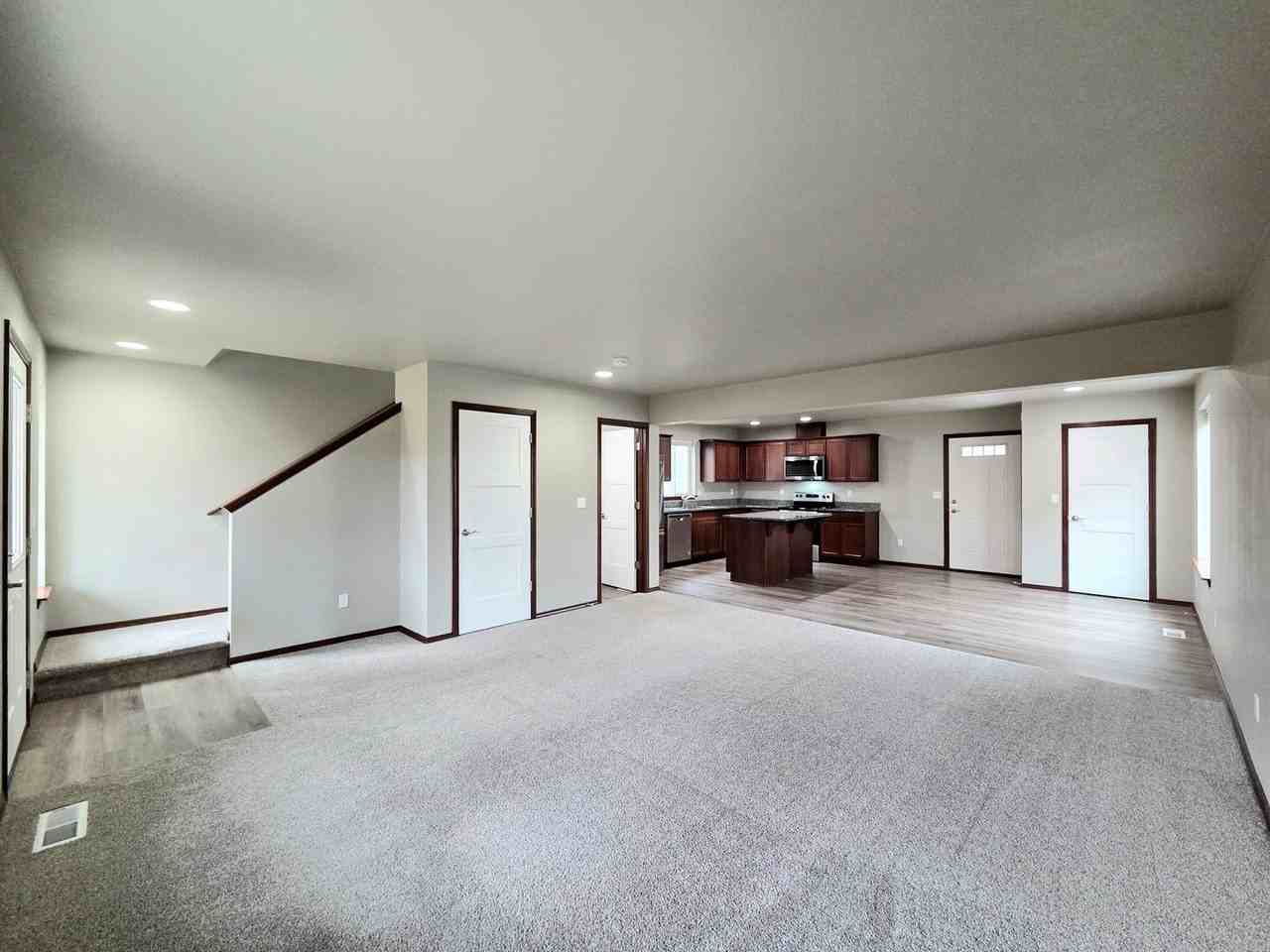 416 S Kansas Loop - Photo 5 of 33