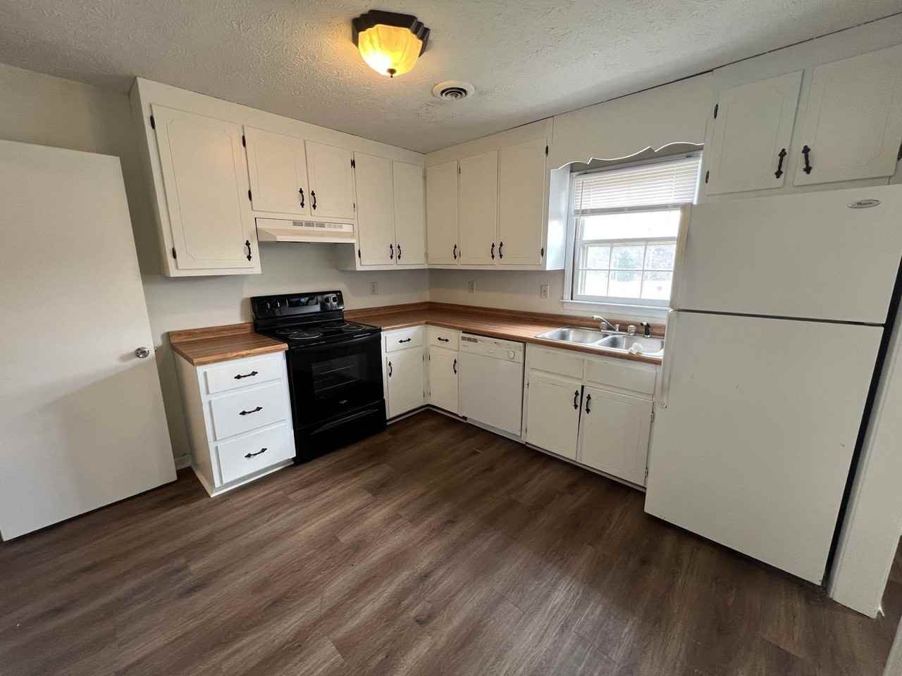 1280 Aiken Rd - Photo 4 of 8