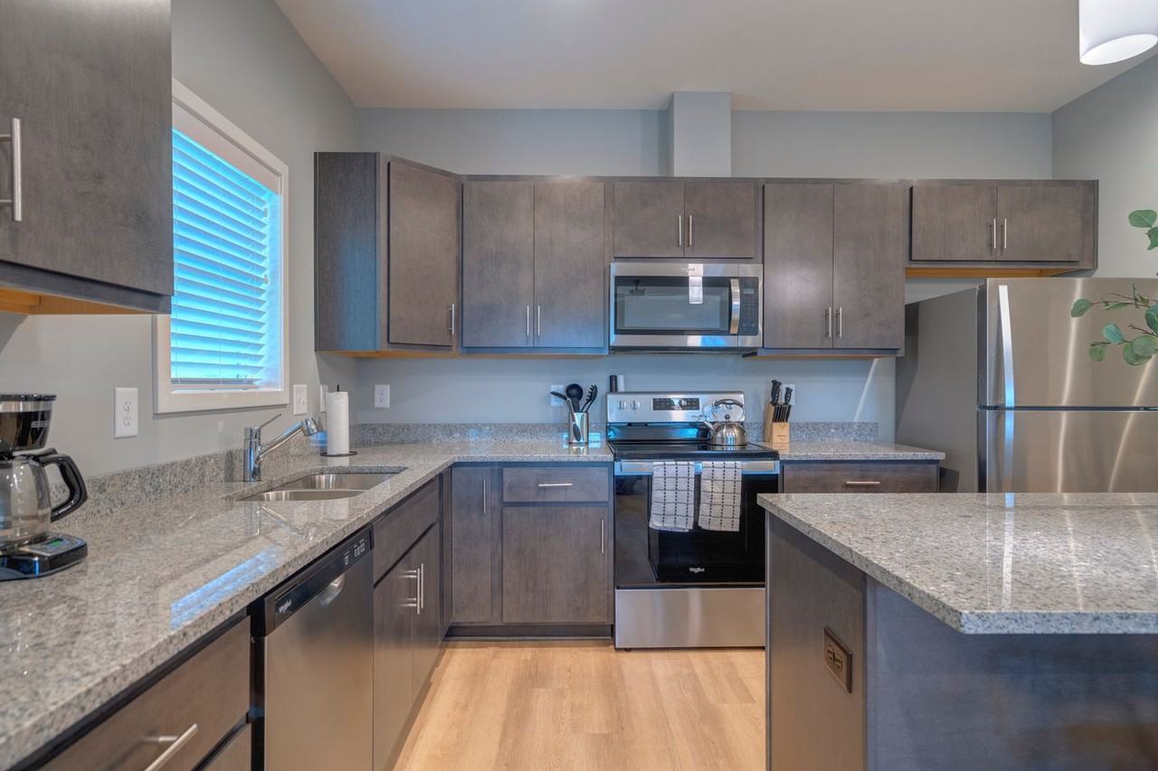 100 Hoopers Ln - Photo 3 of 19