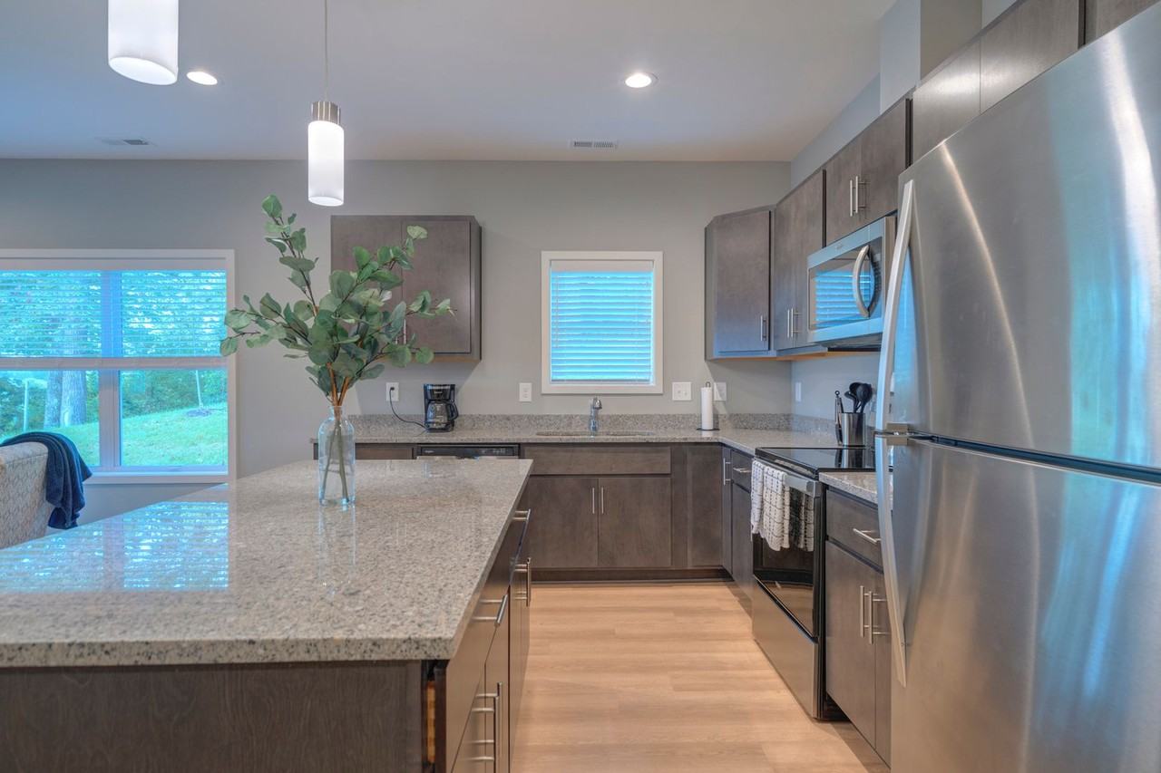 100 Hoopers Ln - Photo 7 of 19