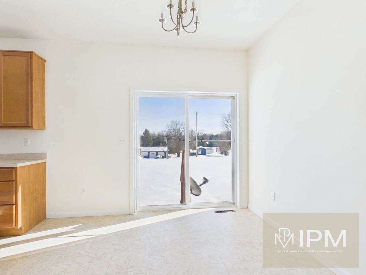 385 Mesa Ln - Photo 3 of 27