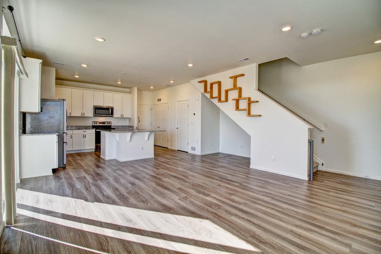 18055 East 103rd Avenue - Photo 2 of 22