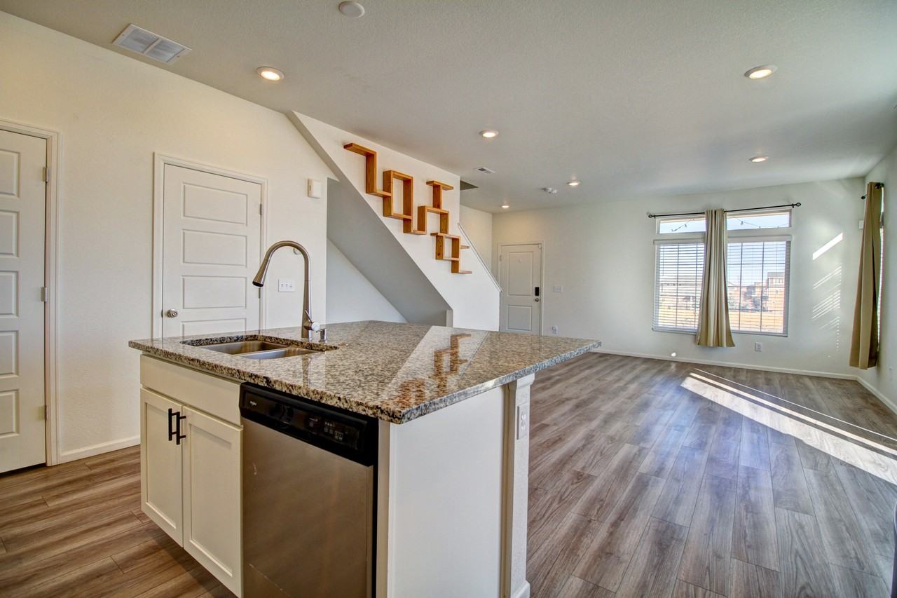 18055 East 103rd Avenue - Photo 4 of 22