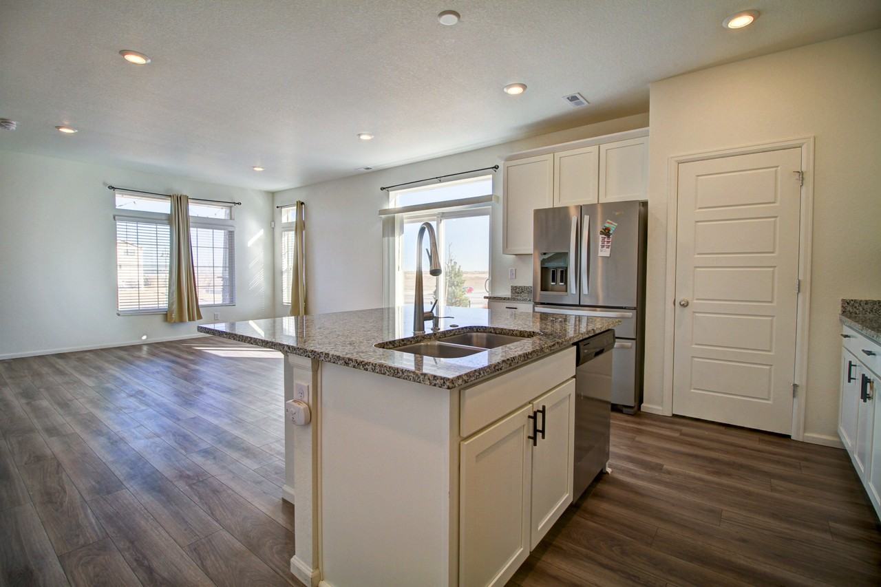 18055 East 103rd Avenue - Photo 6 of 22