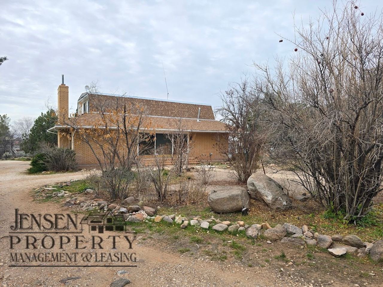 2075 Oak Grove Dr - Photo 2 of 44