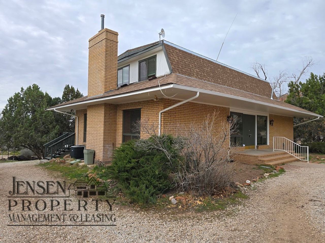 2075 Oak Grove Dr - Photo 3 of 44