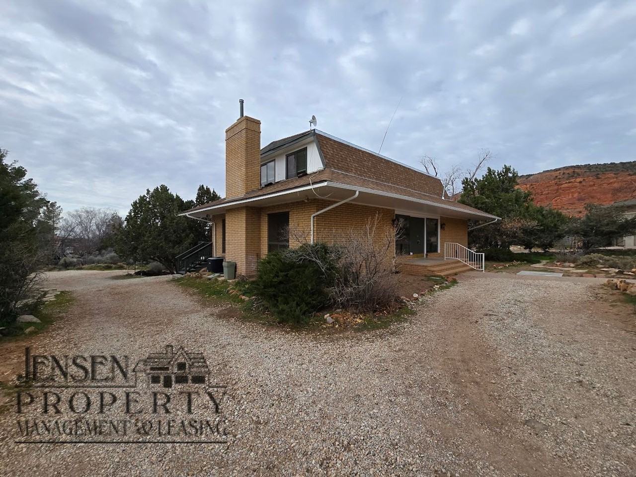 2075 Oak Grove Dr - Photo 4 of 44