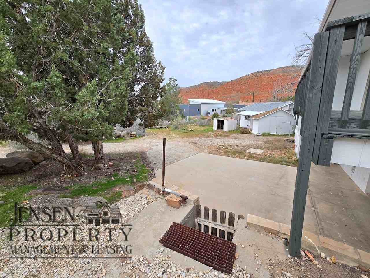 2075 Oak Grove Dr - Photo 7 of 44