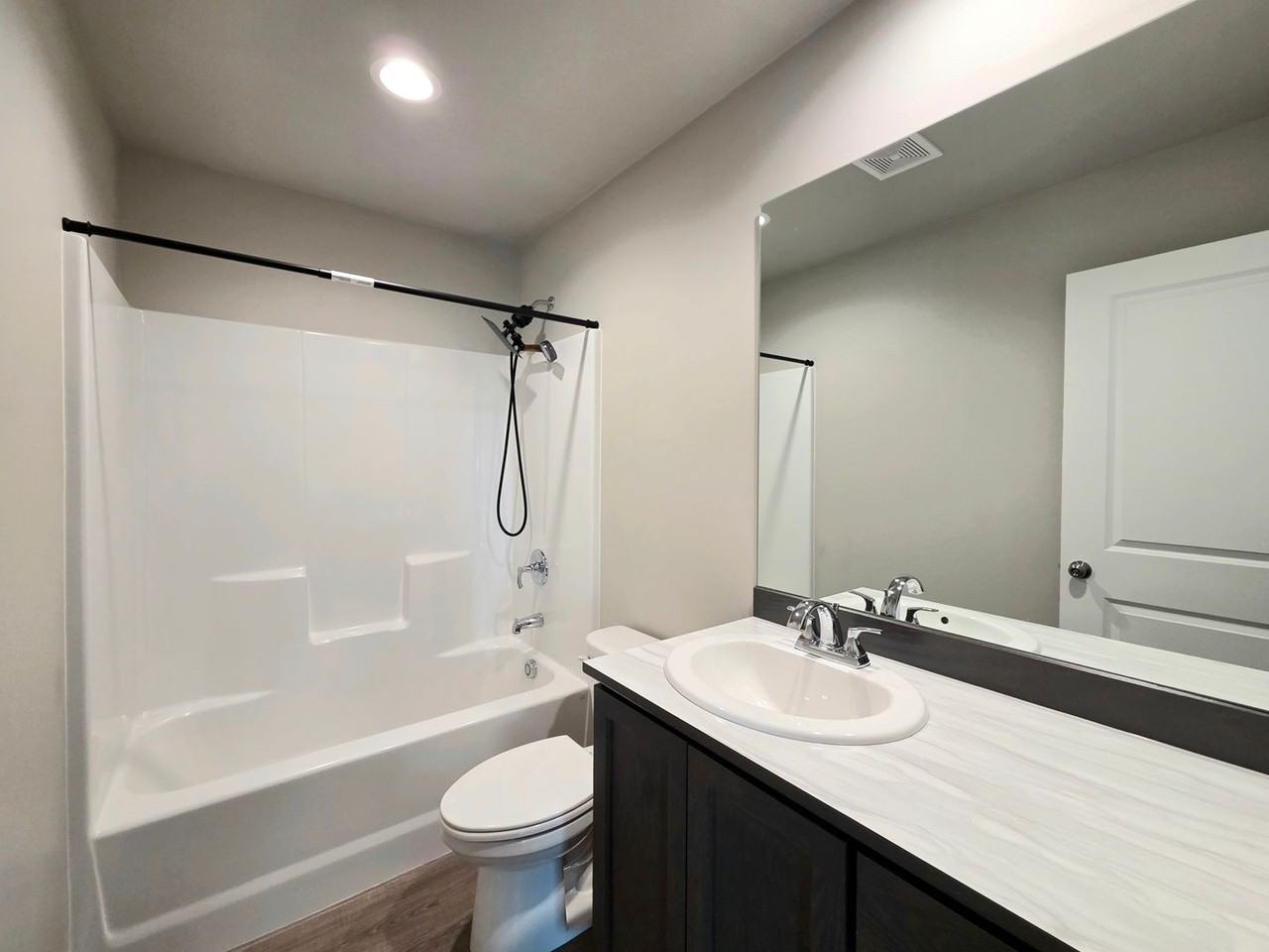 2443 3rd St Se - Photo 3 of 33