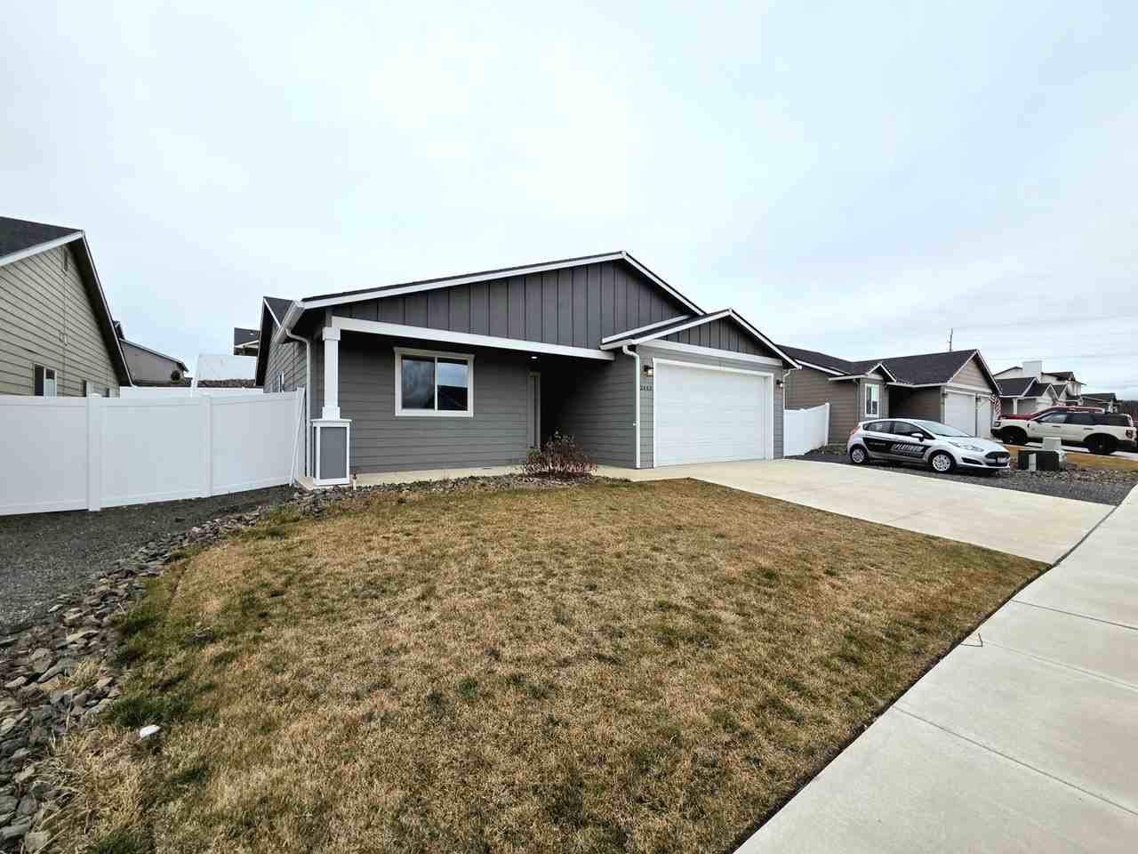 2443 3rd St Se - Photo 5 of 33