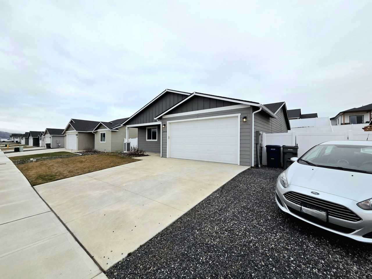 2443 3rd St Se - Photo 6 of 33