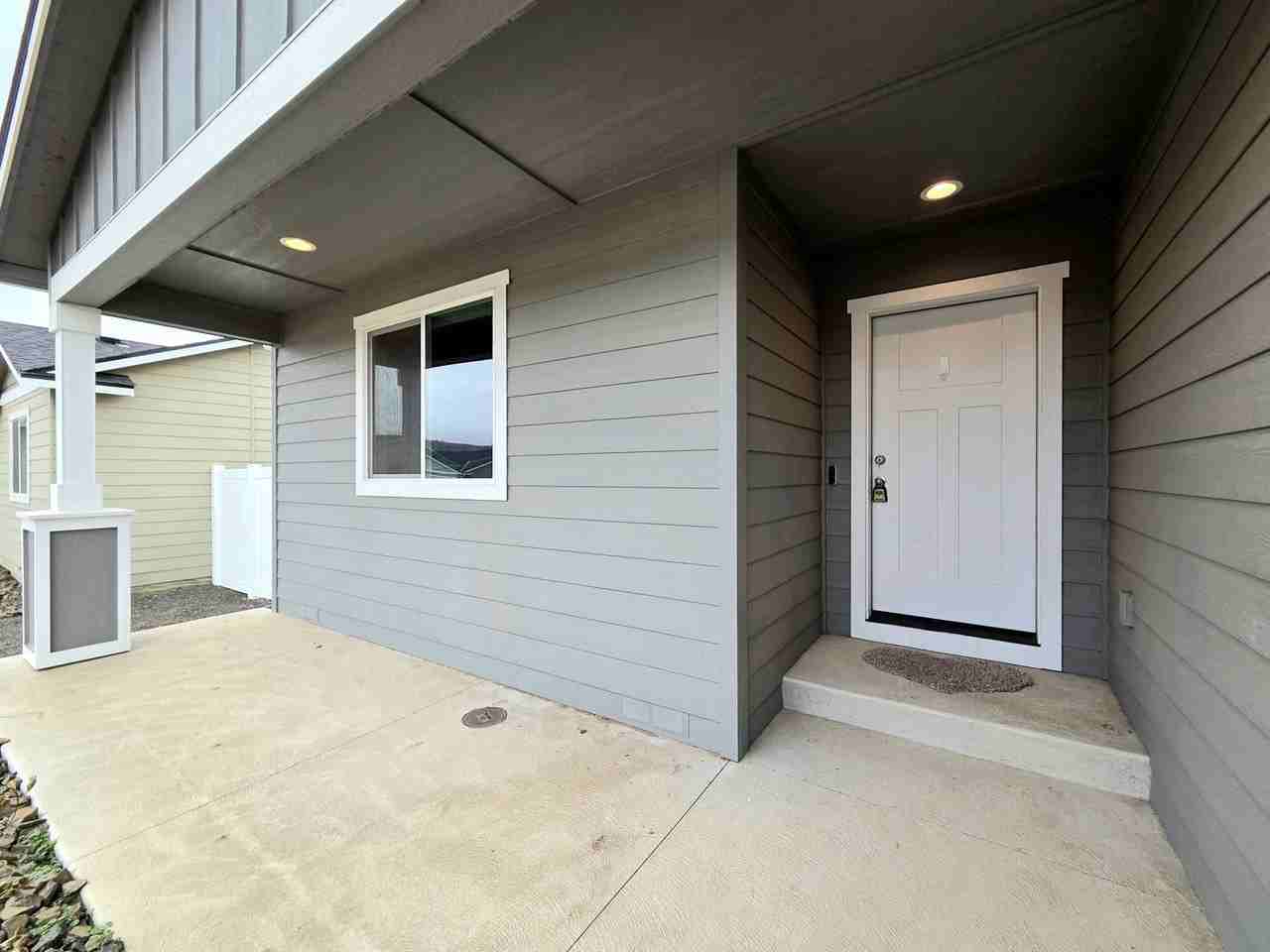 2443 3rd St Se - Photo 7 of 33