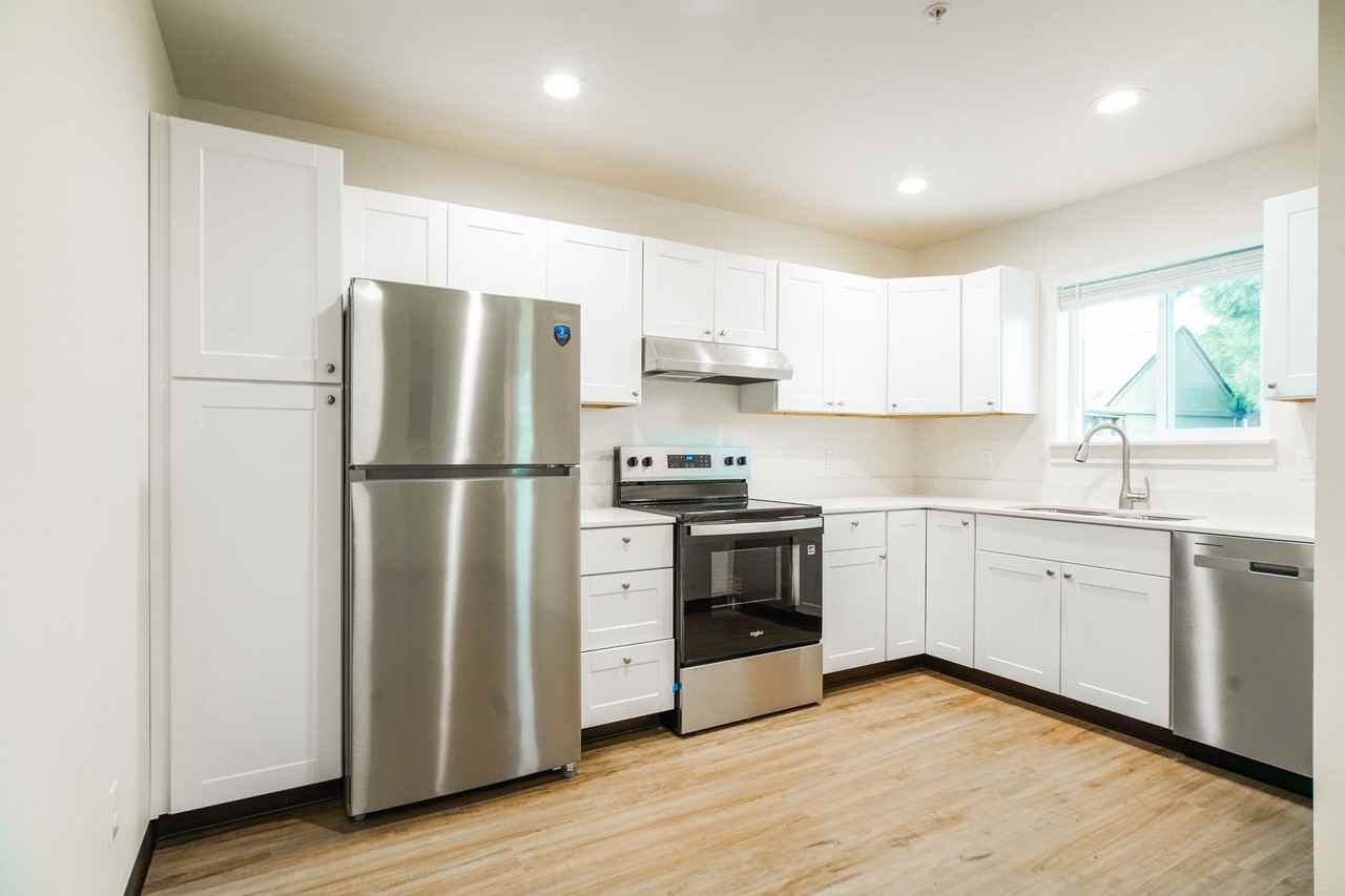 2164 Laurel Ave Ne #2164 - Photo 5 of 50