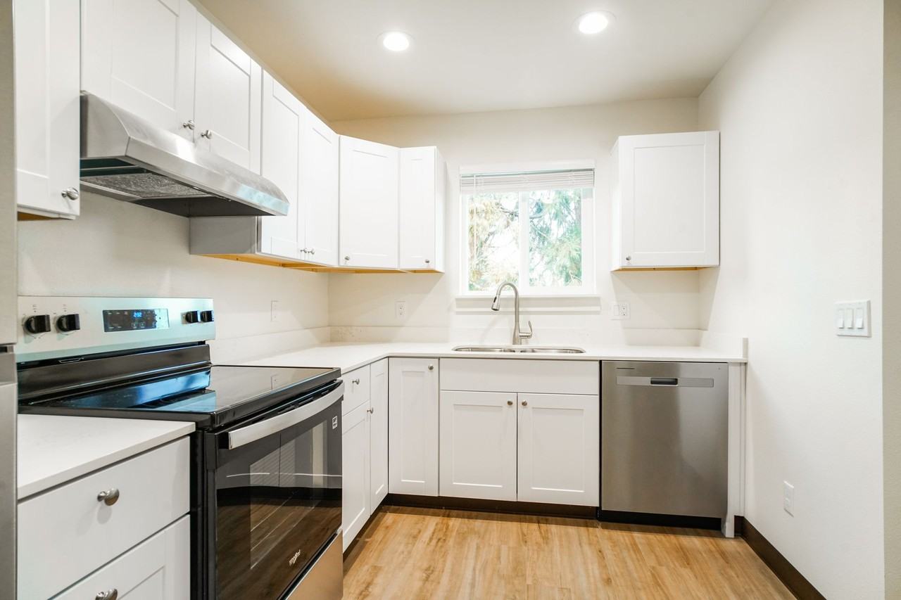 2164 Laurel Ave Ne #2164 - Photo 7 of 50