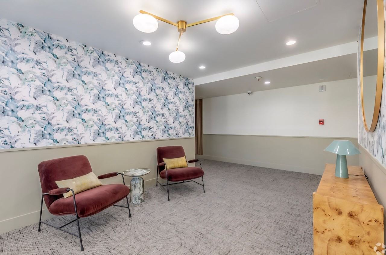 382 Pennsylvania Ave - Photo 4 of 17