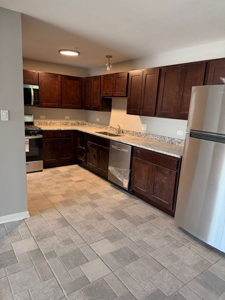 Crestline Villa Apartments - Photo 4 of 17