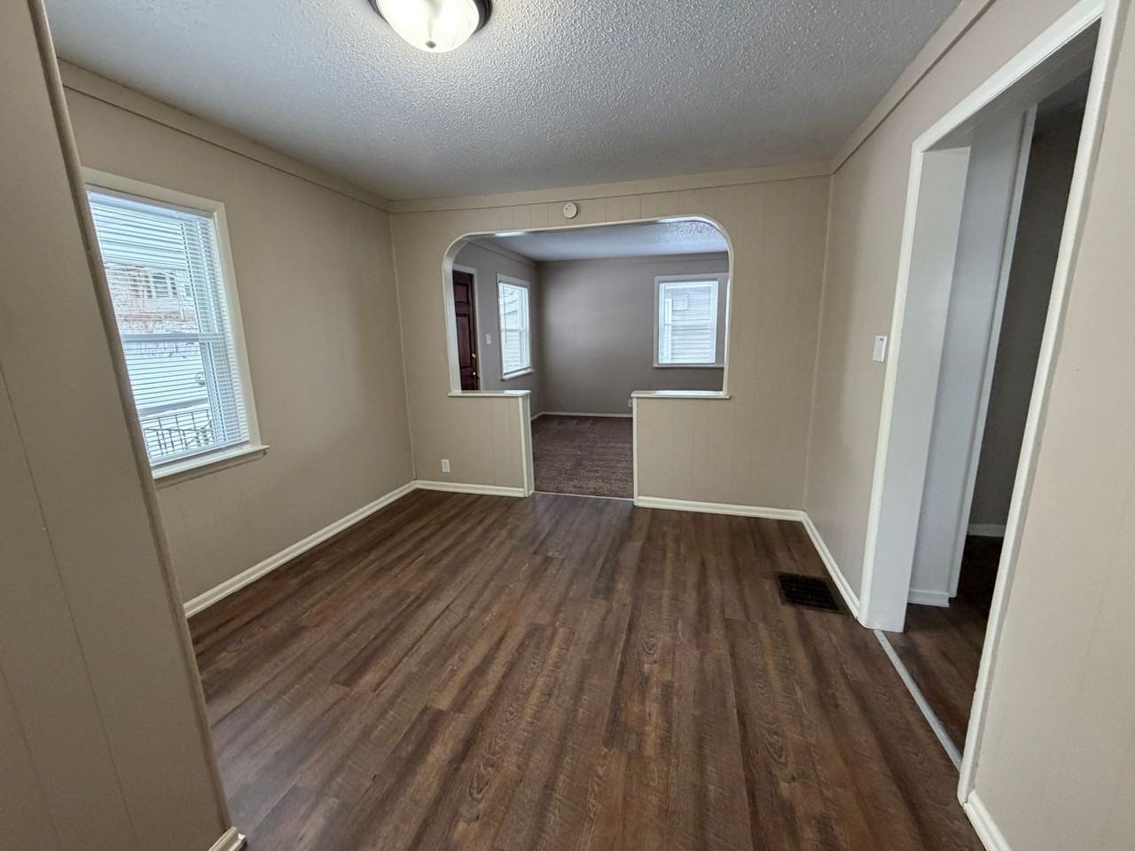 2501 Oakridge Rd - Photo 3 of 11