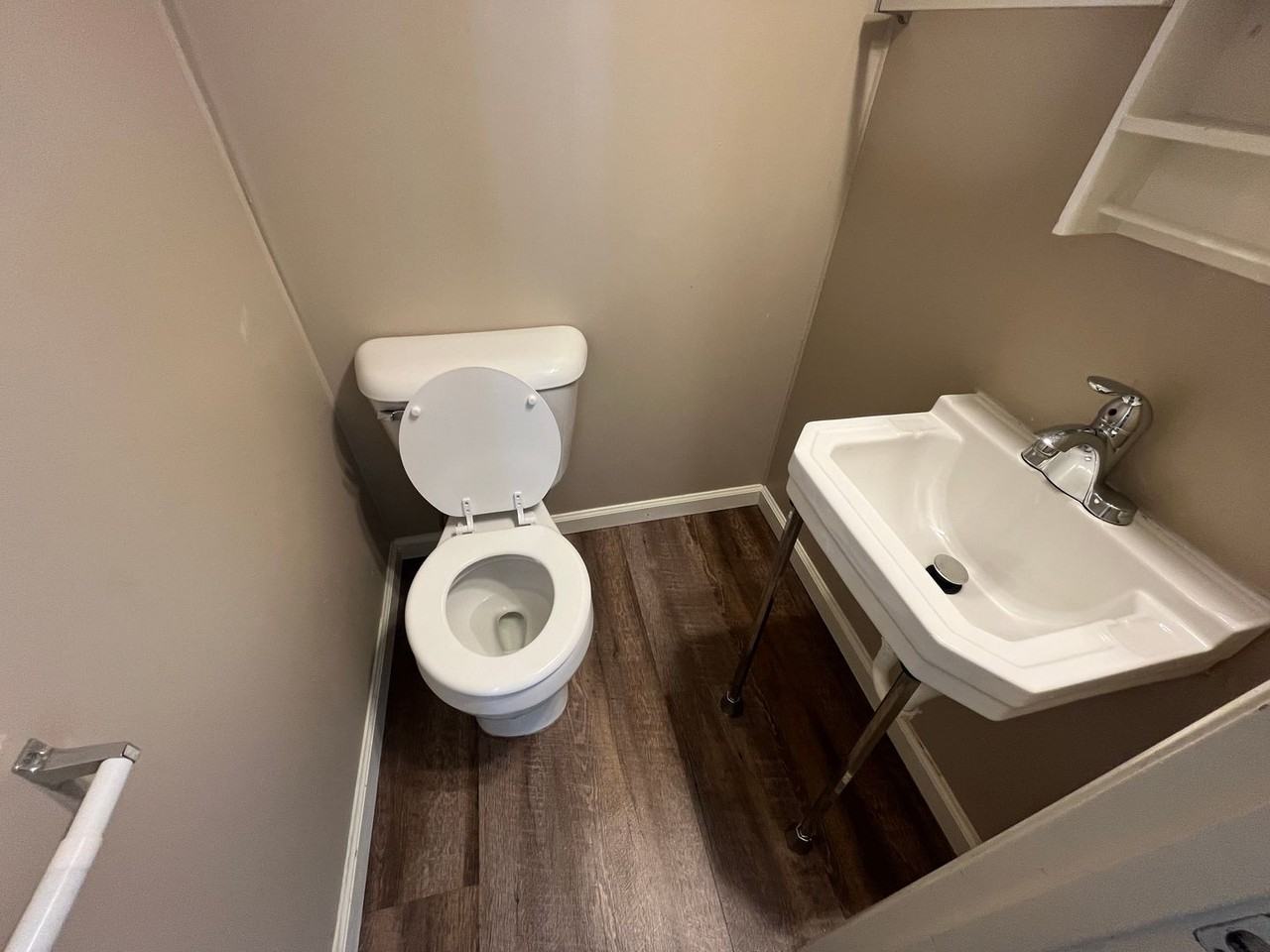 2501 Oakridge Rd - Photo 5 of 11