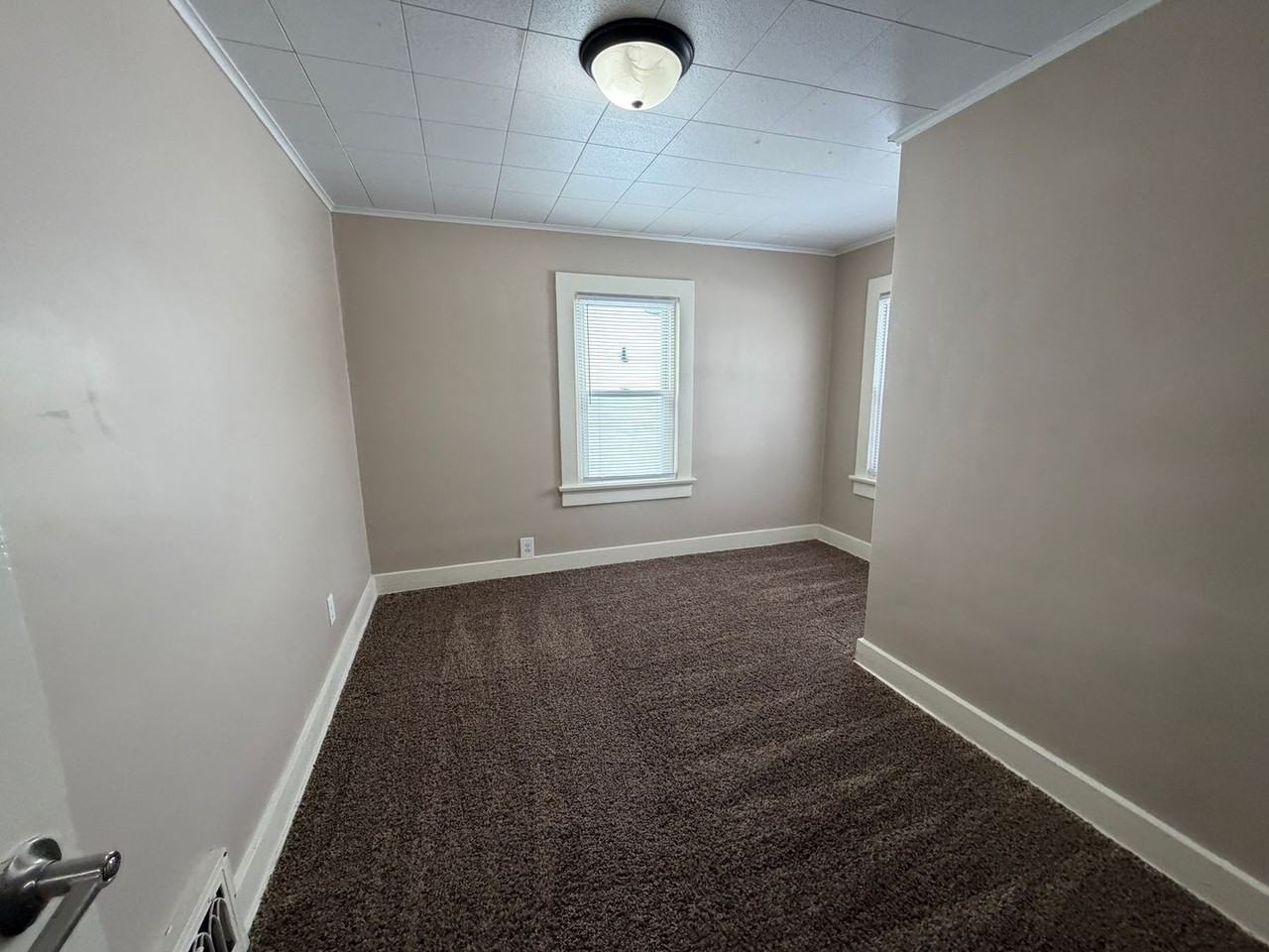 2501 Oakridge Rd - Photo 6 of 11