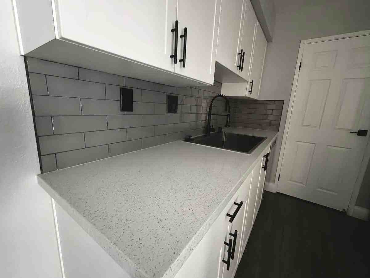 525 Harris St - Photo 7 of 29