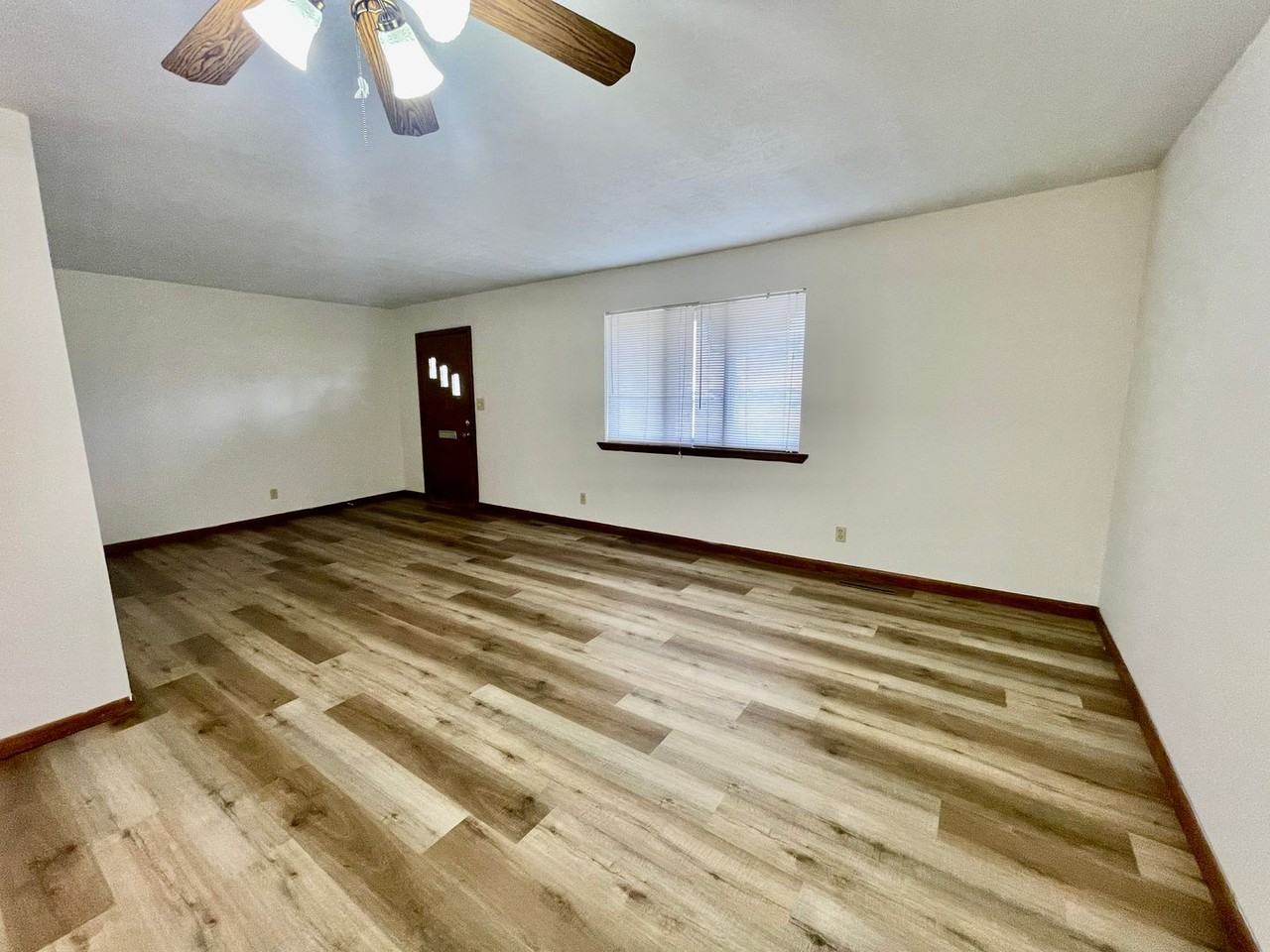 2146 E Bennett St - Photo 2 of 13