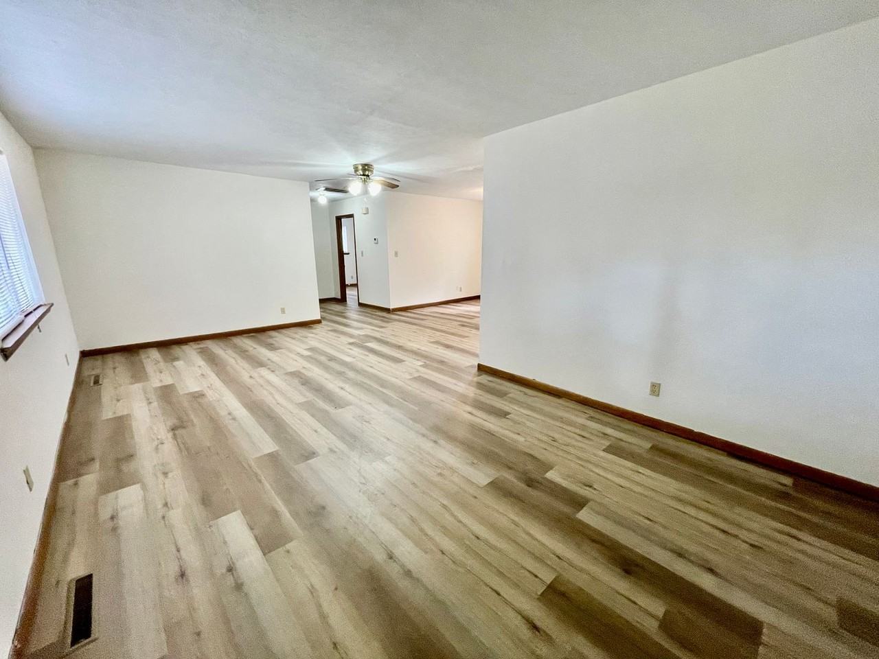 2146 E Bennett St - Photo 3 of 13