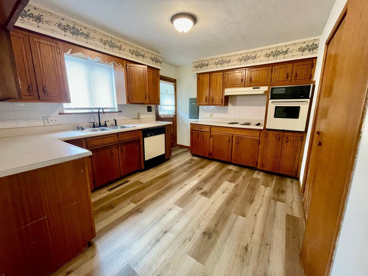 2146 E Bennett St - Photo 5 of 13