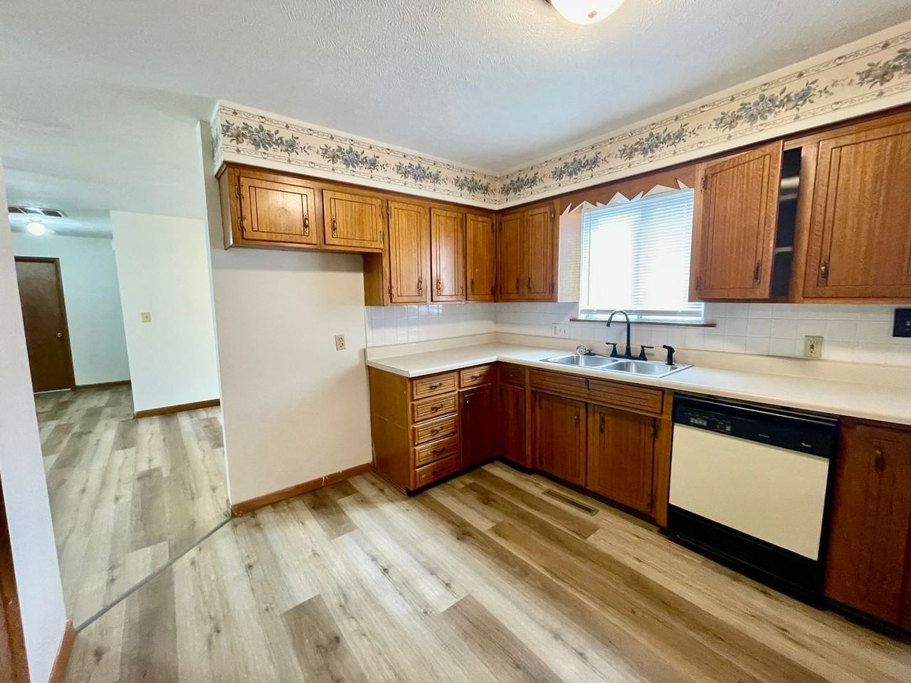 2146 E Bennett St - Photo 6 of 13