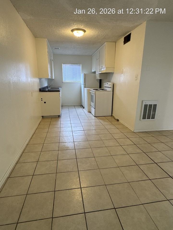 3174 - Photo 3 of 19