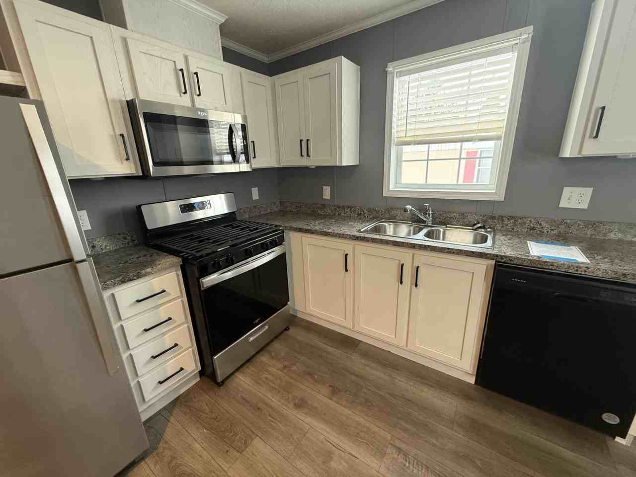 79 3rd St #79 - Photo 3 of 27