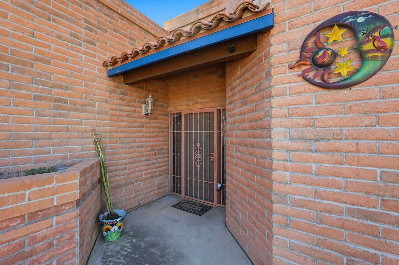 770 N Lazy J Way - Photo 5 of 50