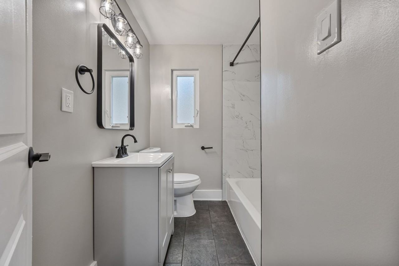 Grand Lee Apartments - Photo 7 of 9