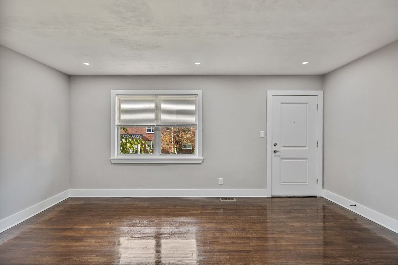 Grand Lee Apartments - Photo 4 of 9