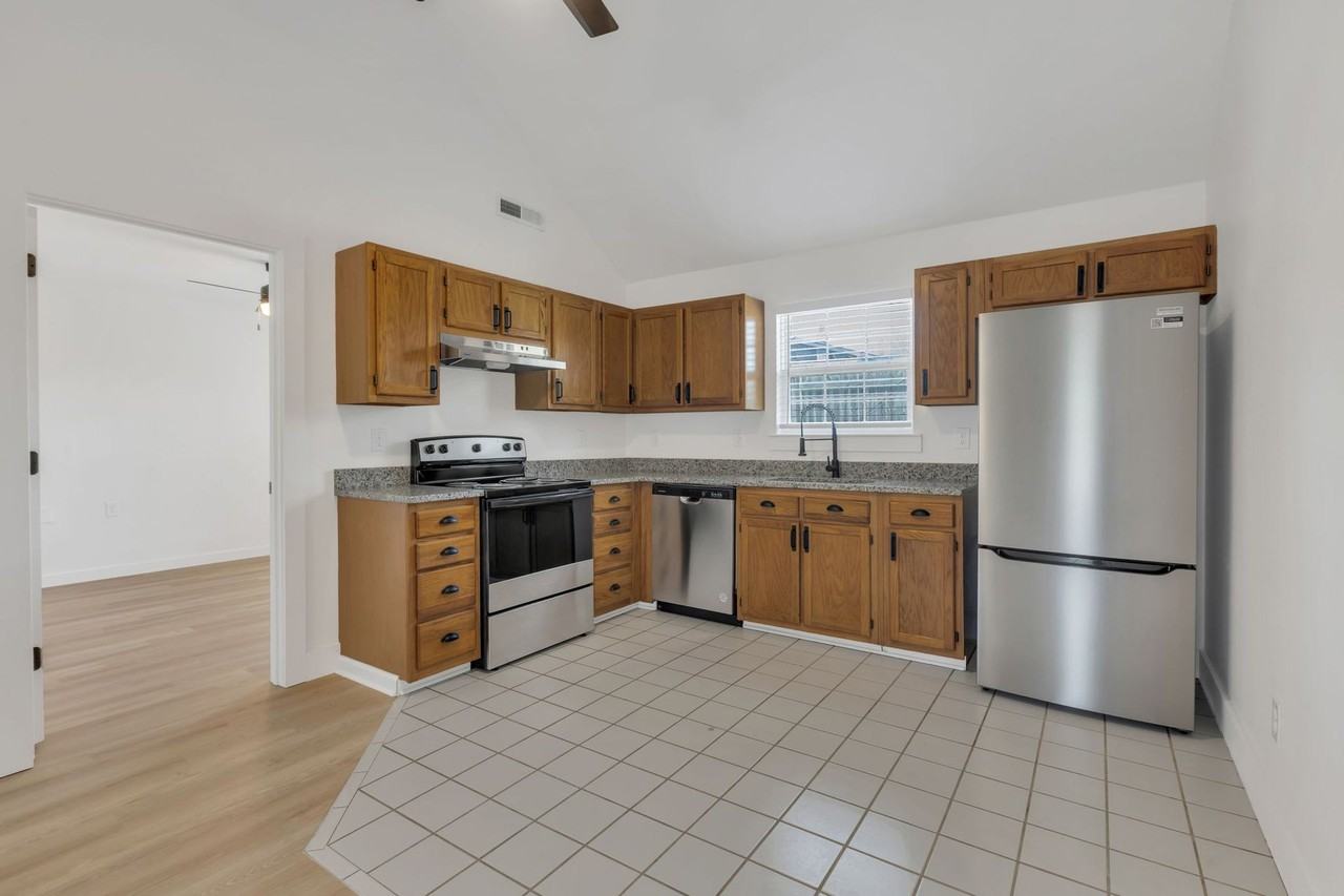 7202 Melrose Pl - Photo 6 of 50