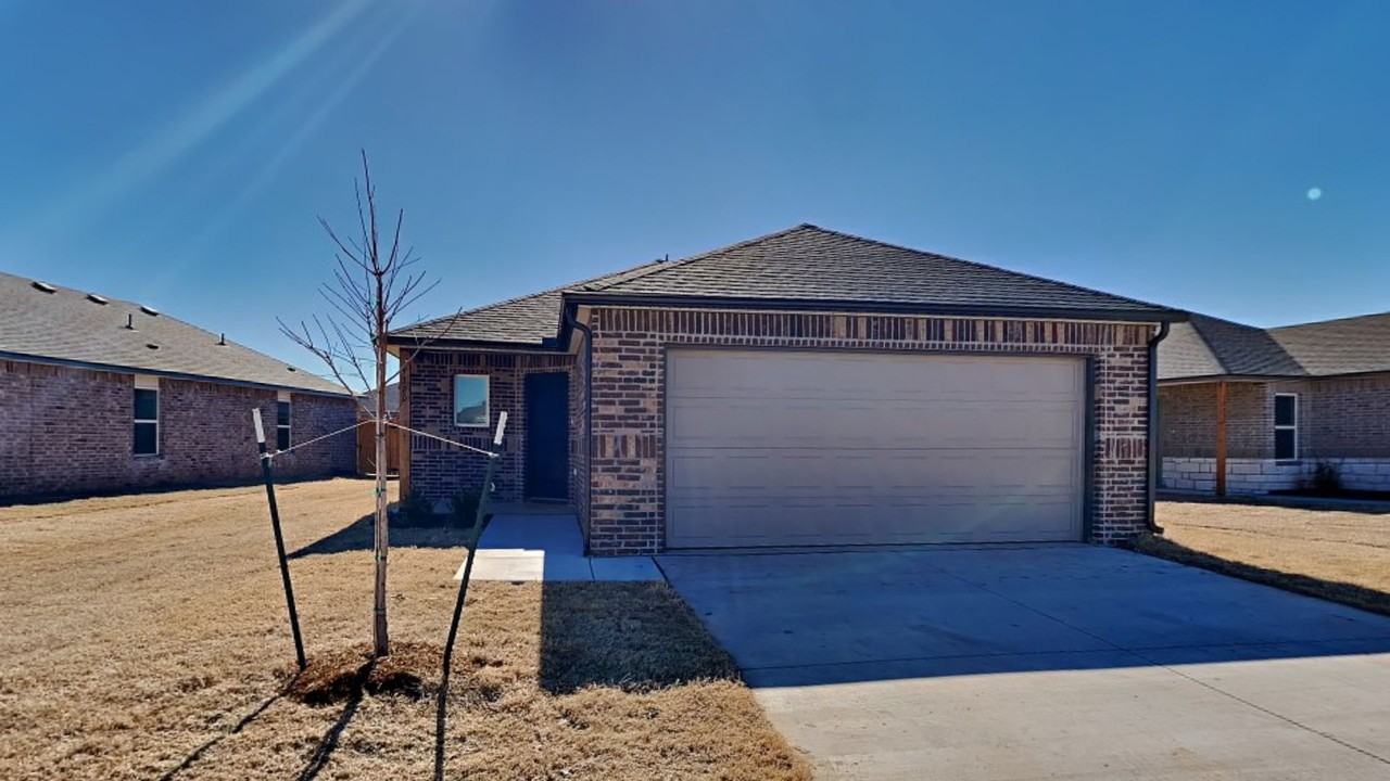 9320 Nw 129th St - Photo 2 of 18