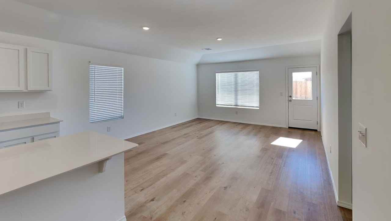 9320 Nw 129th St - Photo 4 of 17