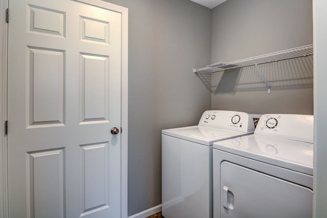 1657 Gunston Dr Apt B - Photo 3 of 25