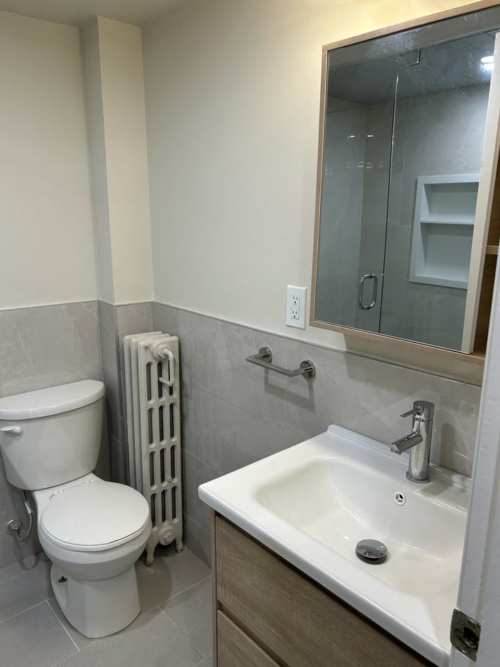 1365 King Street West - Photo 7 of 8