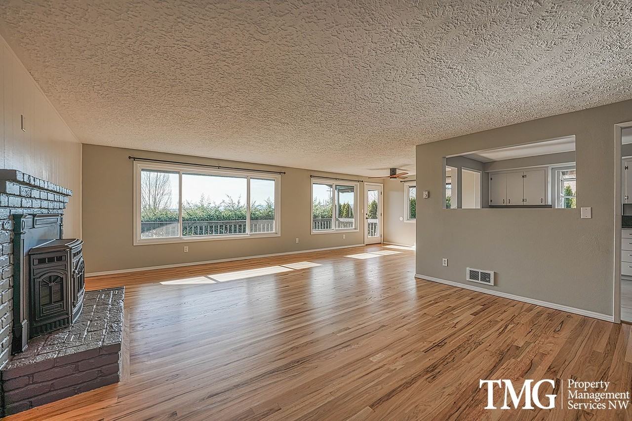 2007 E 8th St - Photo 2 of 37