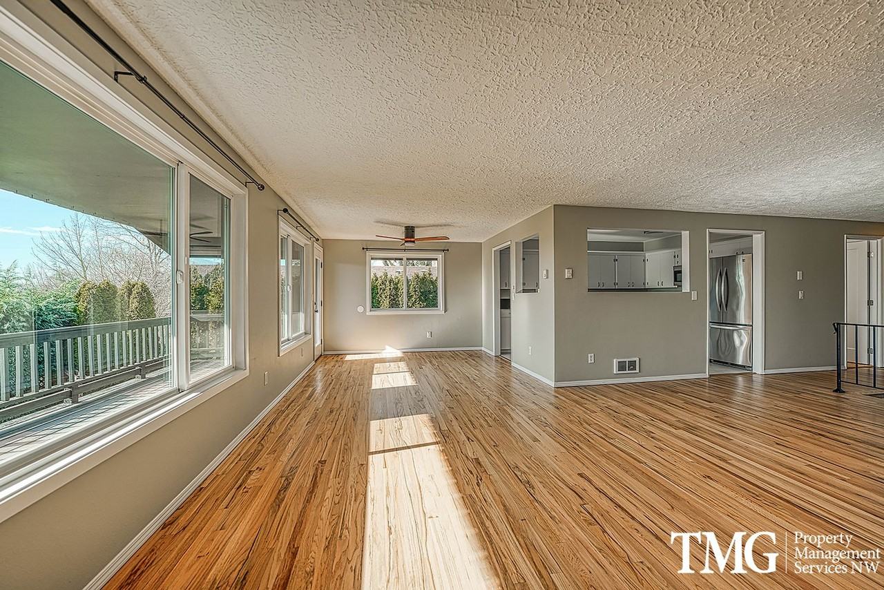 2007 E 8th St - Photo 3 of 37