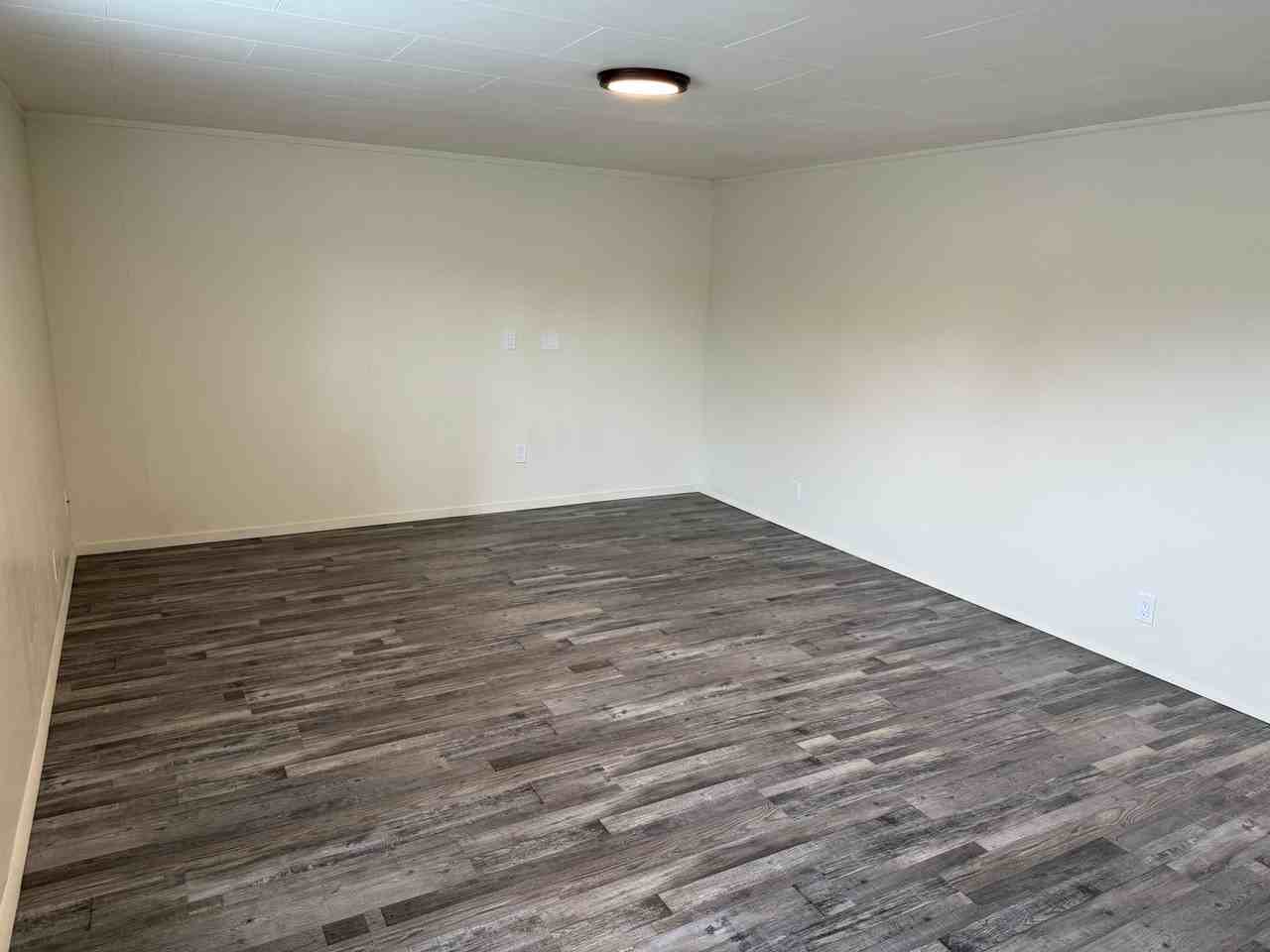 488 1/2 W N St - Photo 3 of 26